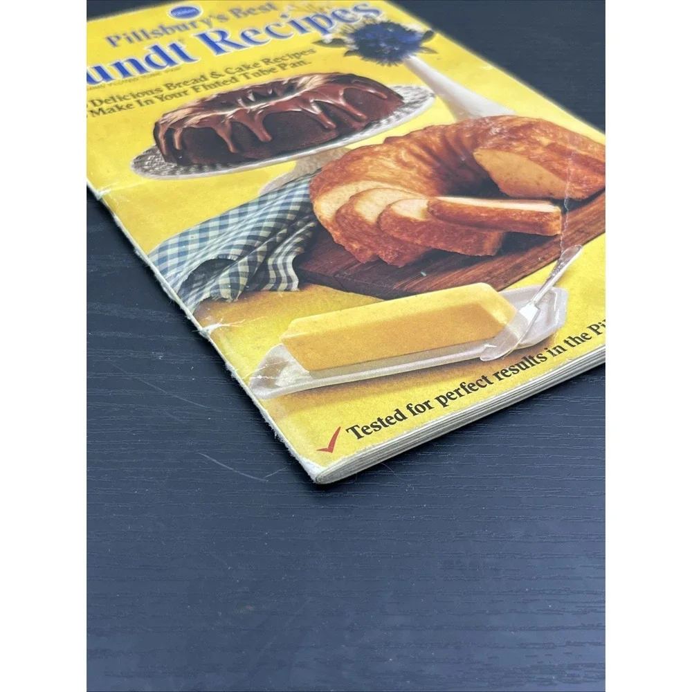 Pillsburys Best Bundt Recipes 1974 Vintage Cookbook Cake Dessert Recipes‎